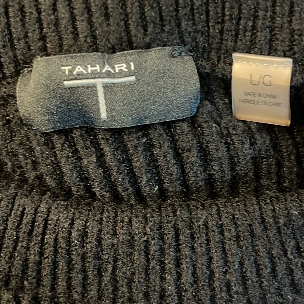 T Tahari Black Crew neck Super Plush Rainbow Stripe Sweater sz Large EUC - Picture 2 of 7